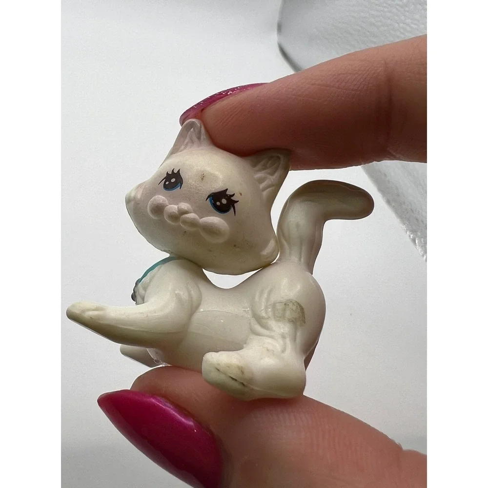 Vintage Littlest Pet Shop‎ 1995 Clubhouse Kitties White Cat W Latching Belly